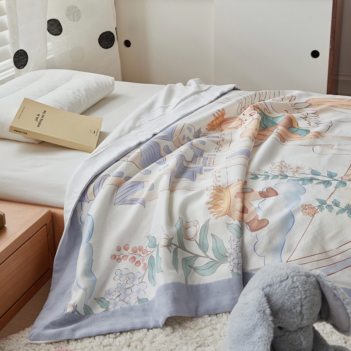 91家纺网 家纺一手货源 找家纺 荷马之梦 2025新款天竹系列—A类原创手绘风大版天竹纤维四层纱儿童盖毯 飞马小王子