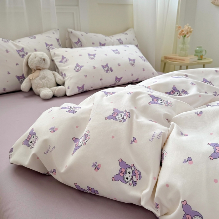 91家纺网 家纺一手货源 找家纺 丝芙妮家居2025新款水洗针织棉双层纱印花四件套 库洛米-白