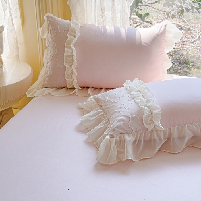 91家纺网 家纺一手货源 找家纺 狂想家  2025新款立体蕾丝花边梦娜系列四件套 梦娜茶花粉