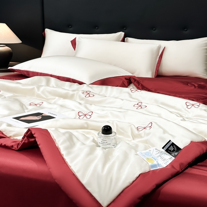 91家纺网 家纺一手货源 找家纺 满羽家纺 2025新款凉感冰丝夏被夏凉被空调被四件套 迷蝶-奶白红