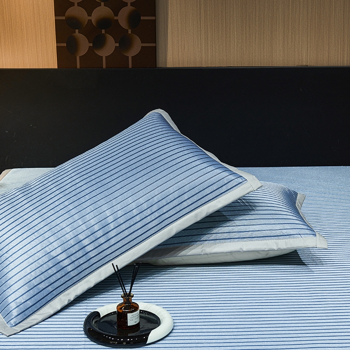 91家纺网 家纺一手货源 找家纺 999家纺 2025新款轻柔丝抗菌冰丝藤凉席（复合三明治款）宽包刺绣冰丝软席藤席 抗菌三明治冰丝藤席冰川-绅士蓝