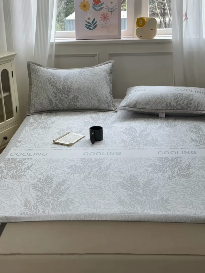 91家纺网 家纺一手货源 找家纺 花漾家居 2025新款A类色织提花PE凉感丝凉席三件套床单床笠款 床单款-含羞灰