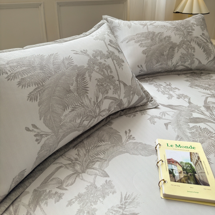 91家纺网 家纺一手货源 找家纺 花漾家居 2025新款A类色织提花PE凉感丝凉席三件套床单床笠款 床单款-芭蕉灰