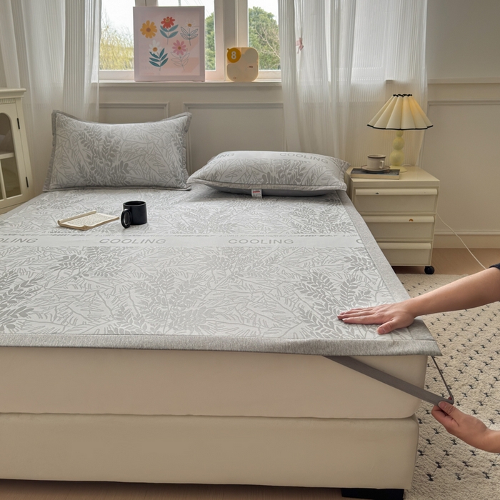 91家纺网 家纺一手货源 找家纺 花漾家居 2025新款A类色织提花PE凉感丝凉席三件套床单床笠款 床单款-含羞灰