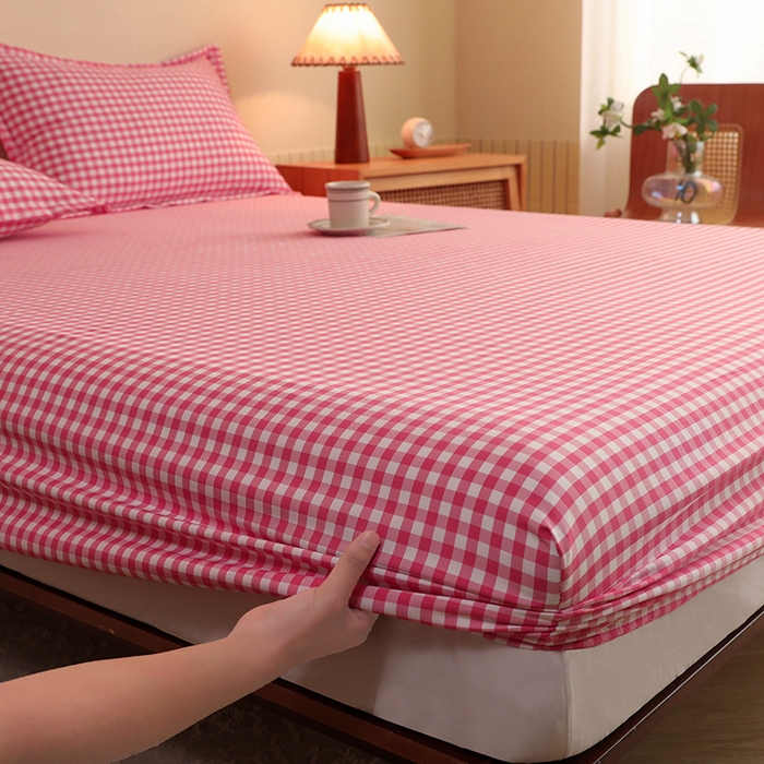 91家纺网 家纺一手货源 找家纺 绒多多 2025新款简约水洗棉色织床笠 深红小格