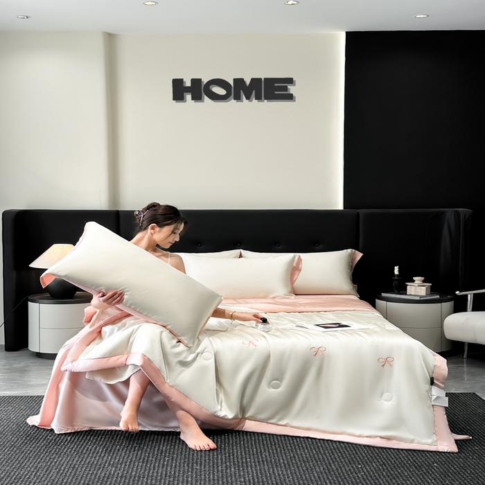 91家纺网 家纺一手货源 找家纺 满羽家纺 2025新款凉感冰丝夏被夏凉被空调被四件套 蝴蝶结-奶白粉
