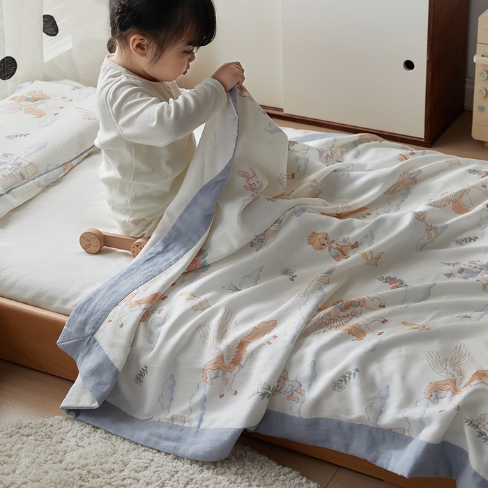 91家纺网 家纺一手货源 找家纺 荷马之梦 2025新款天竹系列—A类原创印花天竹纤维四层纱儿童盖毯 飞马小王子