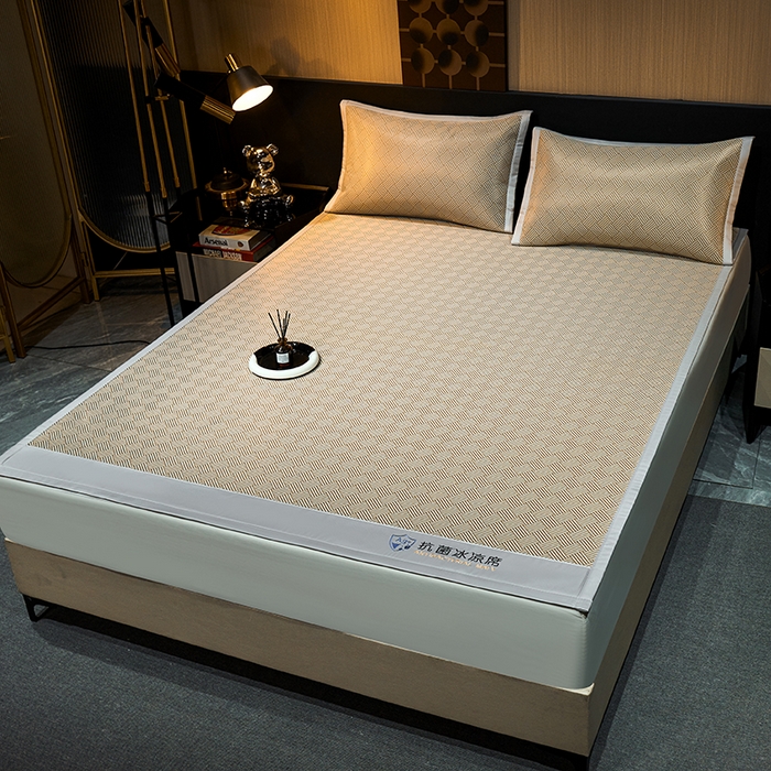 91家纺网 家纺一手货源 找家纺 999家纺 2025新款轻柔丝抗菌冰丝藤凉席（复合三明治款）宽包刺绣冰丝软席藤席 抗菌三明治冰丝藤席冰岛-时尚咖