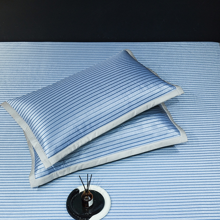 91家纺网 家纺一手货源 找家纺 999家纺 2025新款轻柔丝抗菌冰丝藤凉席（复合三明治款）宽包刺绣冰丝软席藤席 抗菌三明治冰丝藤席冰川-绅士蓝