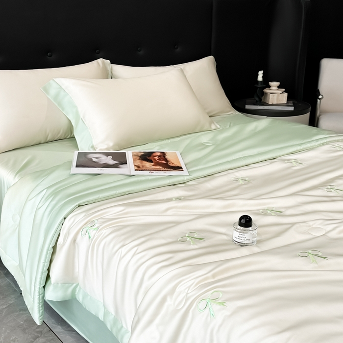 91家纺网 家纺一手货源 找家纺 满羽家纺 2025新款凉感冰丝夏被夏凉被空调被四件套 蝴蝶结-奶白绿