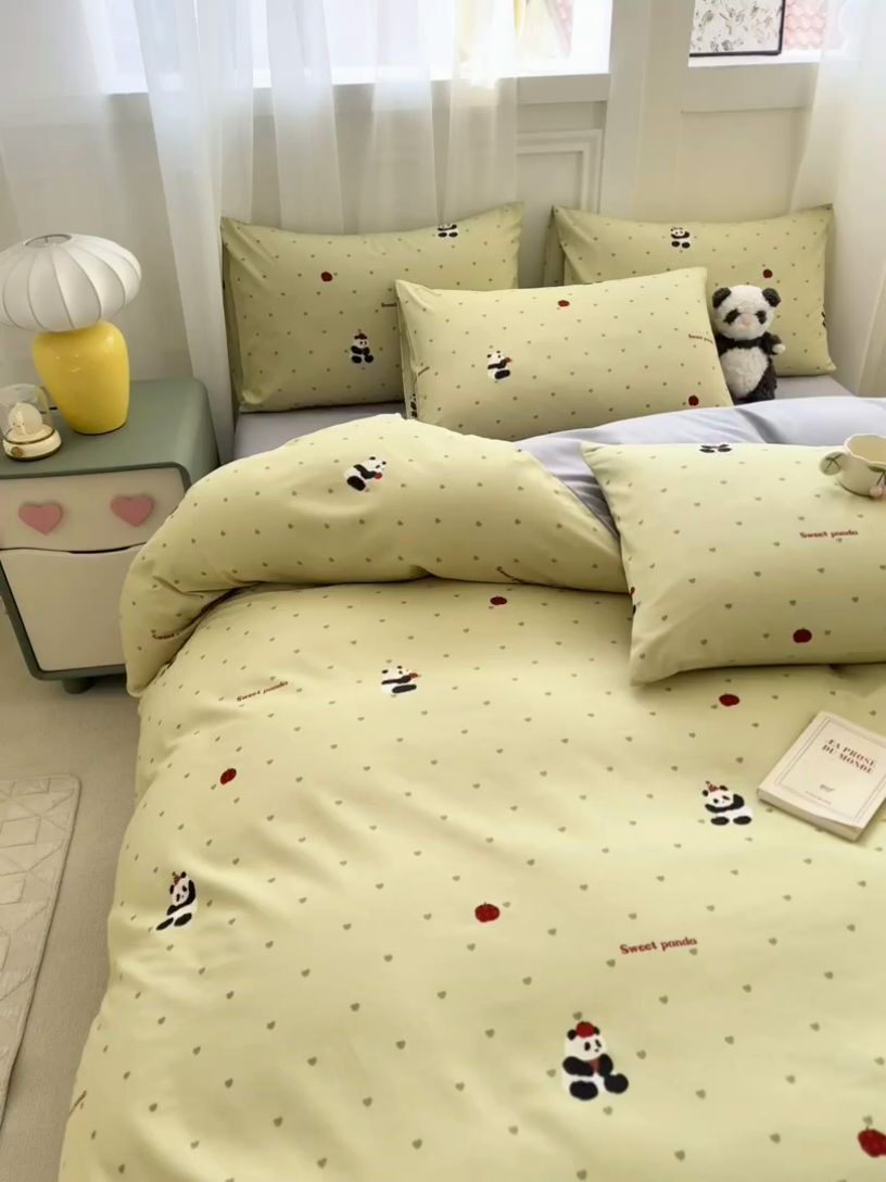 91家纺网 家纺一手货源 找家纺 丝芙妮家居2025新款水洗针织棉双层纱印花四件套 熊猫胖胖-绿