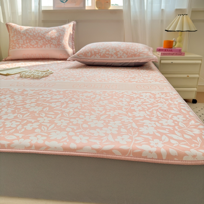 91家纺网 家纺一手货源 找家纺 花漾家居 2025新款A类色织提花PE凉感丝凉席三件套床单床笠款 床笠款-蔷薇粉