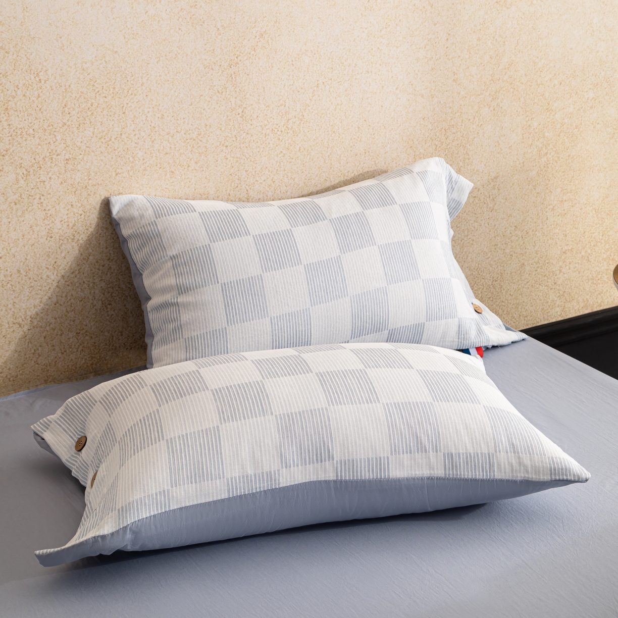 91家纺网 家纺一手货源 找家纺 恋之语 2025新款亲肤舒适提花纽扣款四件套 格律时尚-雾蓝