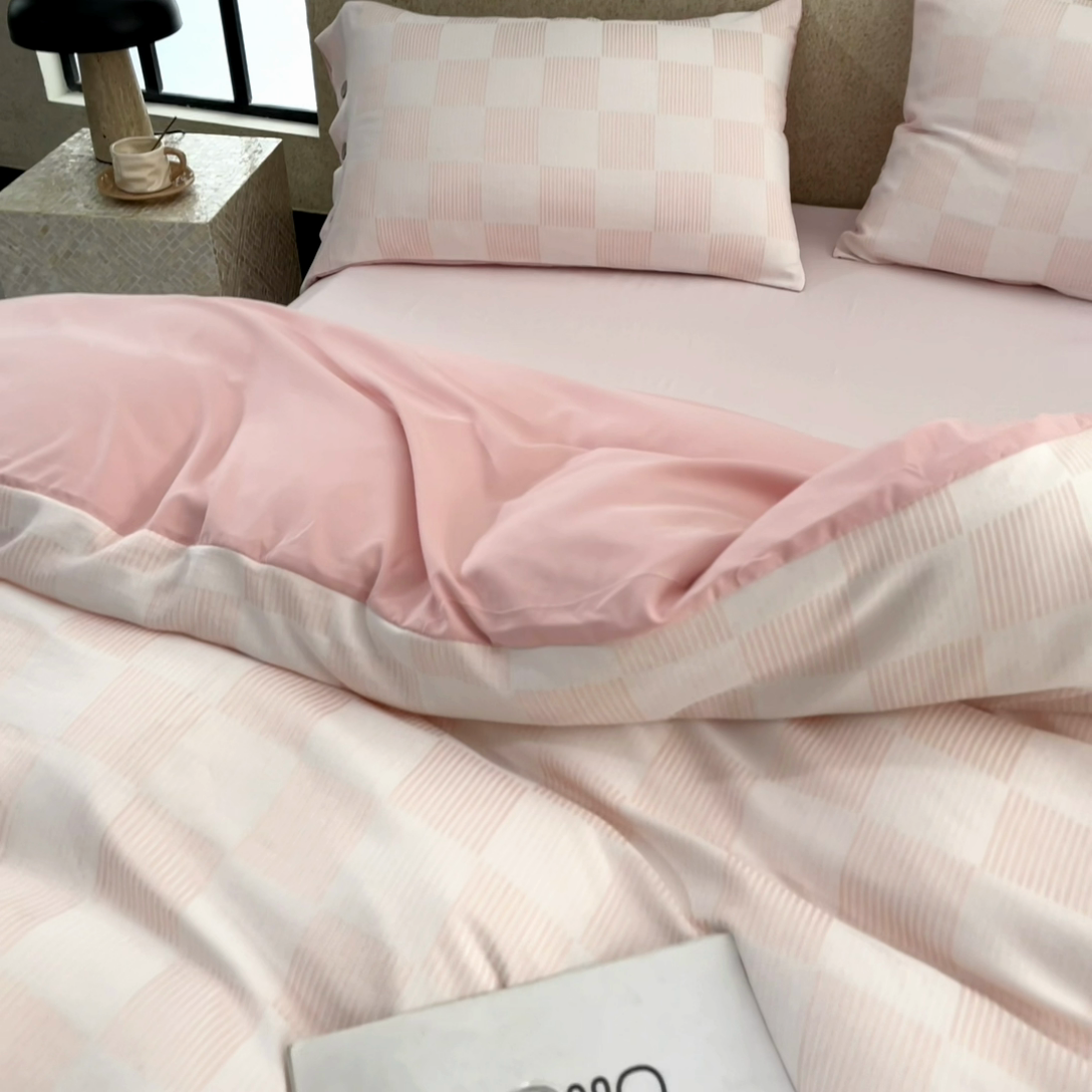 91家纺网 家纺一手货源 找家纺 恋之语 2025新款亲肤舒适提花纽扣款四件套 格律时尚-粉