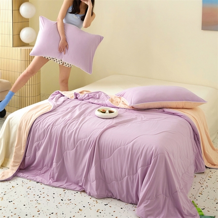 91家纺网 家纺一手货源 找家纺 头等舱 2025新款锦氨凉感A类20大豆7A抗菌纯色空调被夏凉被夏被模特图（配礼盒） 优雅紫＋浅粉玉
