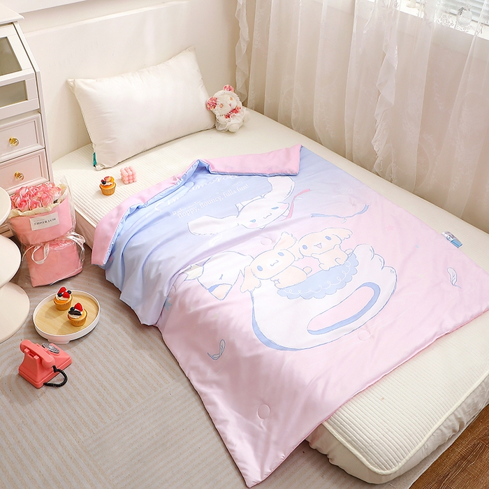 91家纺网 家纺一手货源 找家纺 2025新款三丽鸥正版授权库洛米儿童大版夏被夏凉被凉感天丝空调被夏凉被幼儿园午睡凉席夏被三件套 大耳狗-天鹅