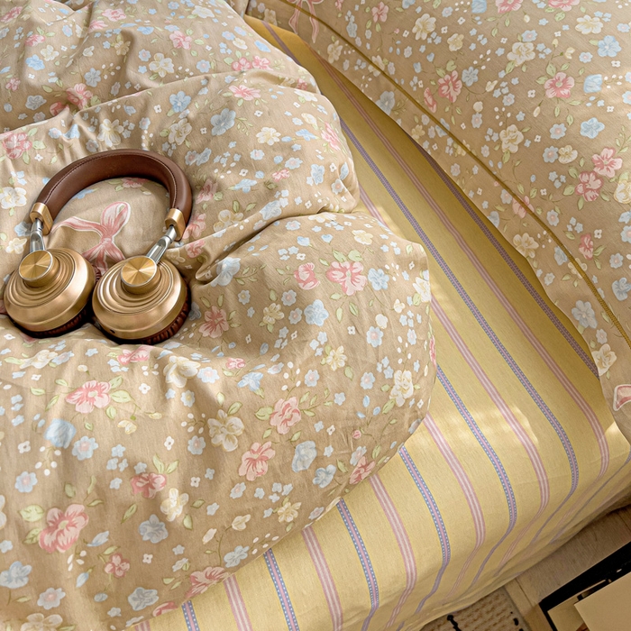 91家纺网 家纺一手货源 找家纺 暖芯优选 2025新款全棉纯棉一字绣四件套系列 春野星漫