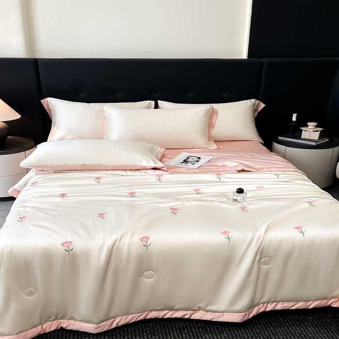 91家纺网 家纺一手货源 找家纺 满羽家纺 2025新款凉感冰丝夏被夏凉被空调被四件套 郁金香-奶白粉