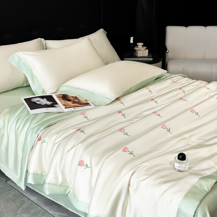 91家纺网 家纺一手货源 找家纺 满羽家纺 2025新款凉感冰丝夏被夏凉被空调被四件套 郁金香-奶白绿