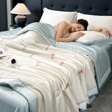 91家纺网 家纺一手货源 找家纺 满羽家纺 2025新款凉感冰丝夏被夏凉被空调被四件套 郁金香-奶白兰