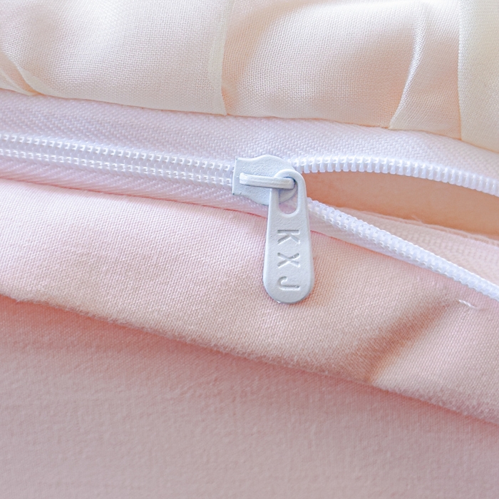 91家纺网 家纺一手货源 找家纺 狂想家  2025新款立体蕾丝花边梦娜系列四件套 梦娜茶花粉