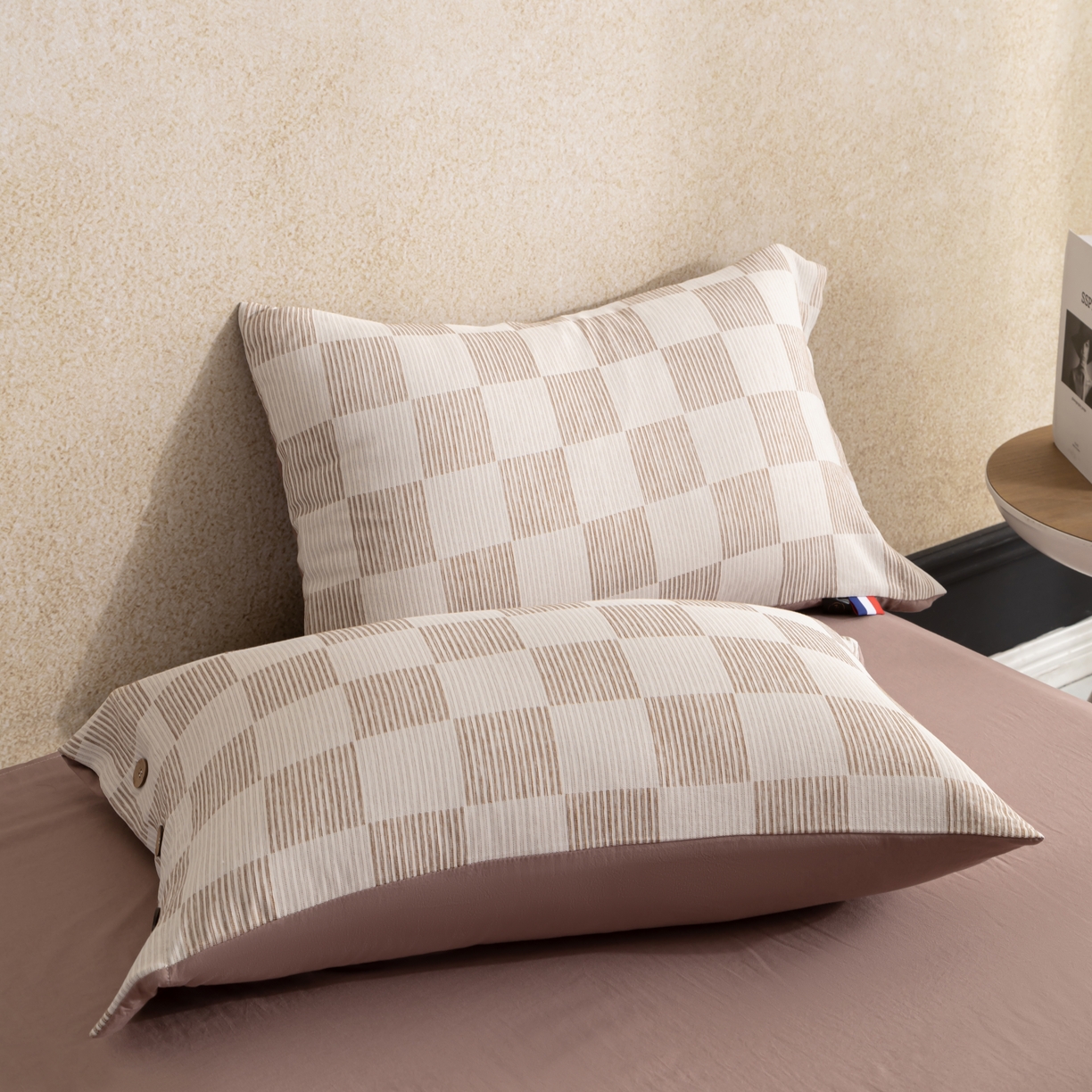 91家纺网 家纺一手货源 找家纺 恋之语 2025新款亲肤舒适提花纽扣款四件套 格律时尚-卡其