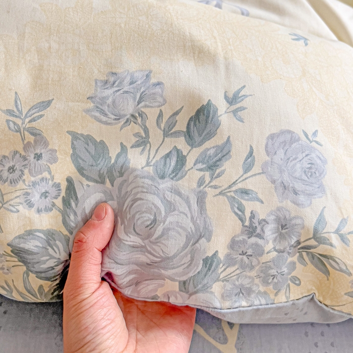 91家纺网 家纺一手货源 找家纺 暖芯优选 2025新款全棉纯棉一字绣四件套系列 花影轻颜