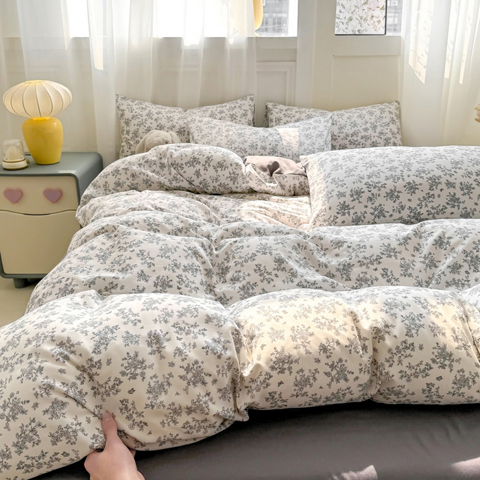 91家纺网 家纺一手货源 找家纺 丝芙妮家居2025新款水洗针织棉双层纱印花四件套 萱花-灰