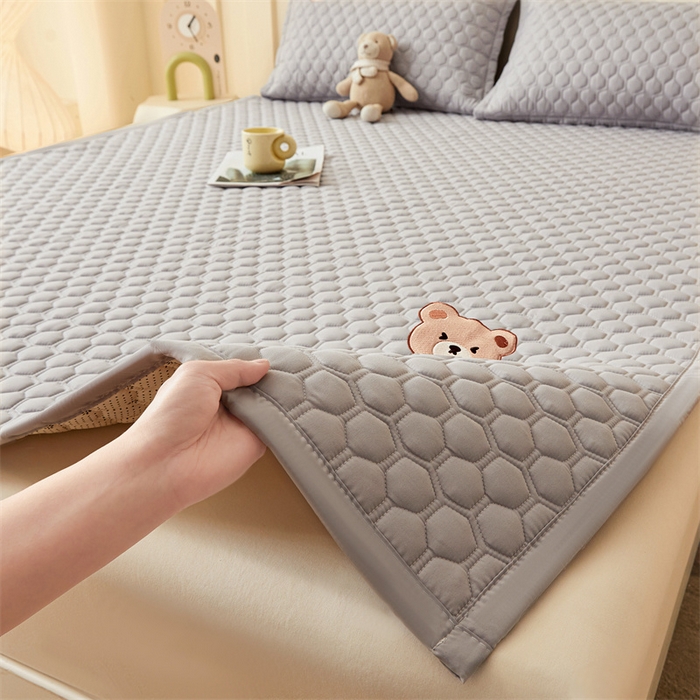 91家纺网 家纺一手货源 找家纺 布卢姆床垫 2025新款A类水洗棉刺绣抗菌床护垫 小熊仔-灰
