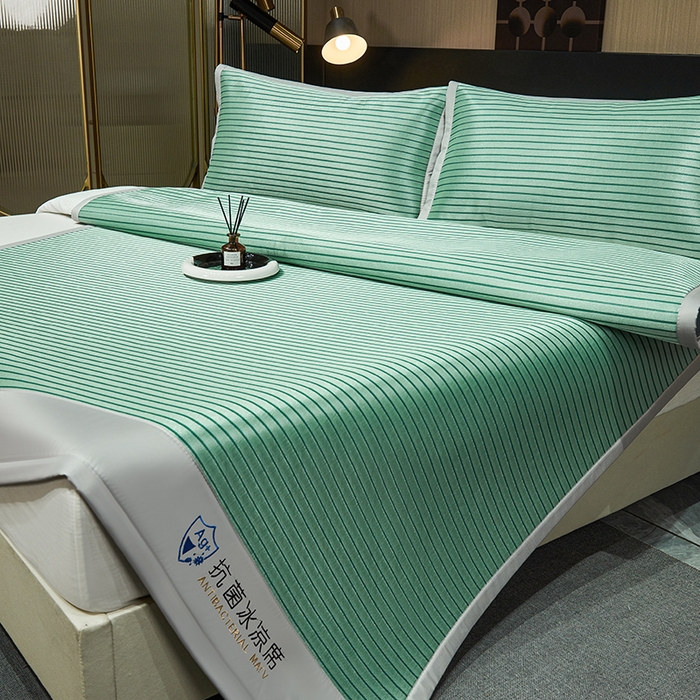 91家纺网 家纺一手货源 找家纺 999家纺 2025新款轻柔丝抗菌冰丝藤凉席（复合三明治款）宽包刺绣冰丝软席藤席 抗菌三明治冰丝藤席冰川-清新绿