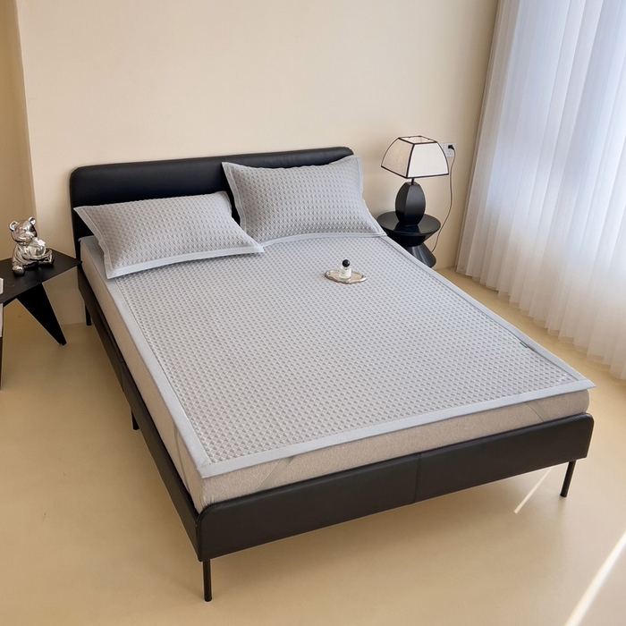 91家纺网 家纺一手货源 找家纺 席世家 2025新款凉感席冰豆豆席子三套件凉席床笠 小方格珍珠灰-床席款