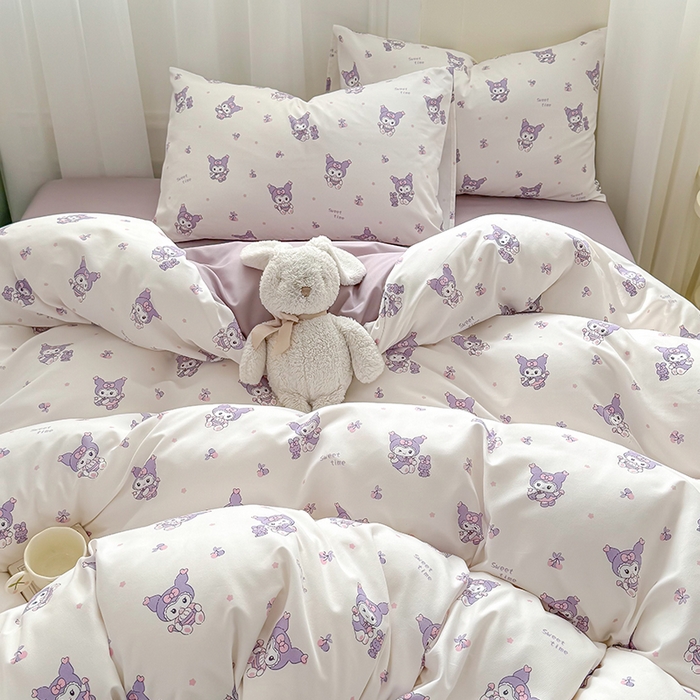 91家纺网 家纺一手货源 找家纺 丝芙妮家居2025新款水洗针织棉双层纱印花四件套 库洛米-白