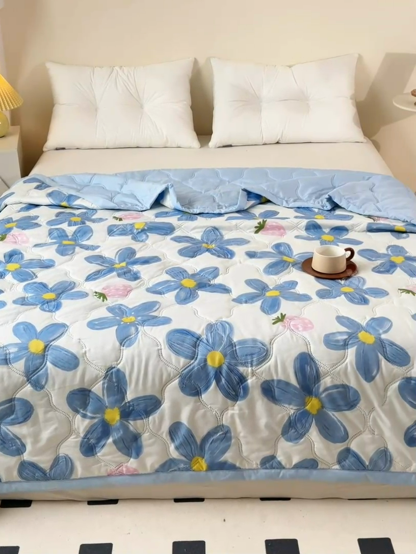 91家纺网 家纺一手货源 找家纺 席万佳 2025新款直播热款印花夏凉被空调被被子被芯水洗棉夏被 蓝色花朵
