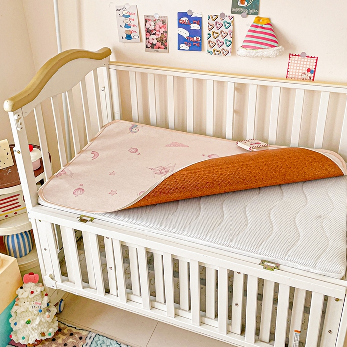 91家纺网 家纺一手货源 找家纺 富馨莱 2025新款幼儿园古藤席冰丝席双面可用儿童凉席双面凉感 梦幻城堡