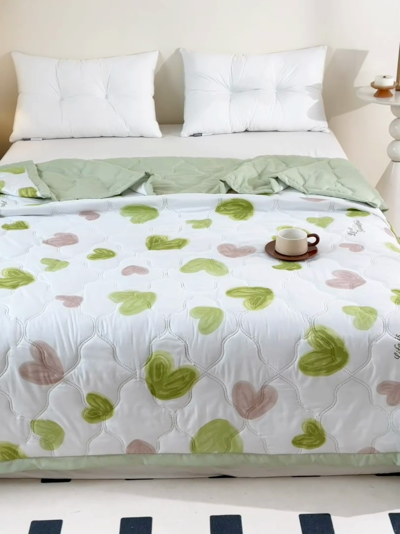 91家纺网 家纺一手货源 找家纺 席万佳 2025新款直播热款印花夏凉被空调被被子被芯水洗棉夏被 爱心满满