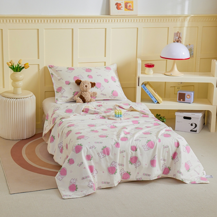 91家纺网 家纺一手货源 找家纺 ds生活馆 2025新款儿童学生纯棉精梳棉系列单夏被 草莓生活