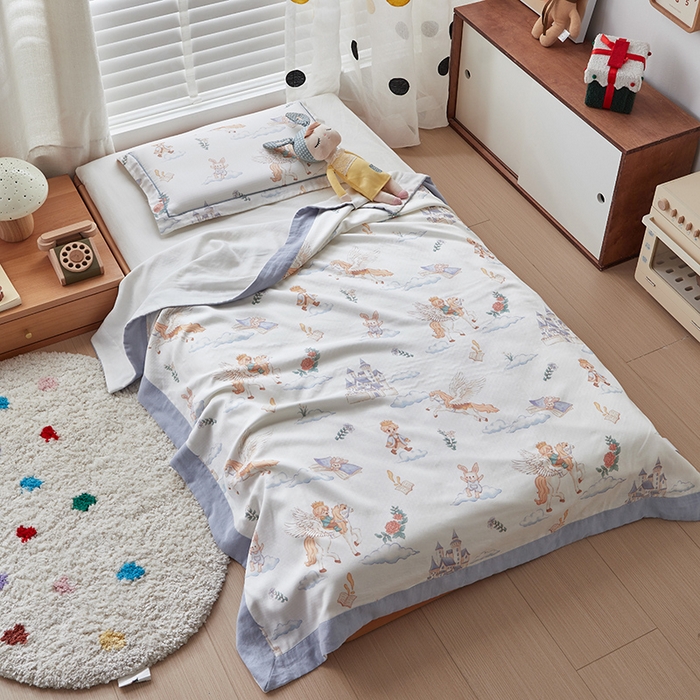 91家纺网 家纺一手货源 找家纺 荷马之梦 2025新款天竹系列—A类原创印花天竹纤维四层纱儿童盖毯 飞马小王子