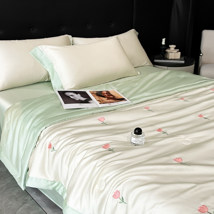 91家纺网 家纺一手货源 找家纺 满羽家纺 2025新款凉感冰丝夏被夏凉被空调被四件套 郁金香-奶白绿