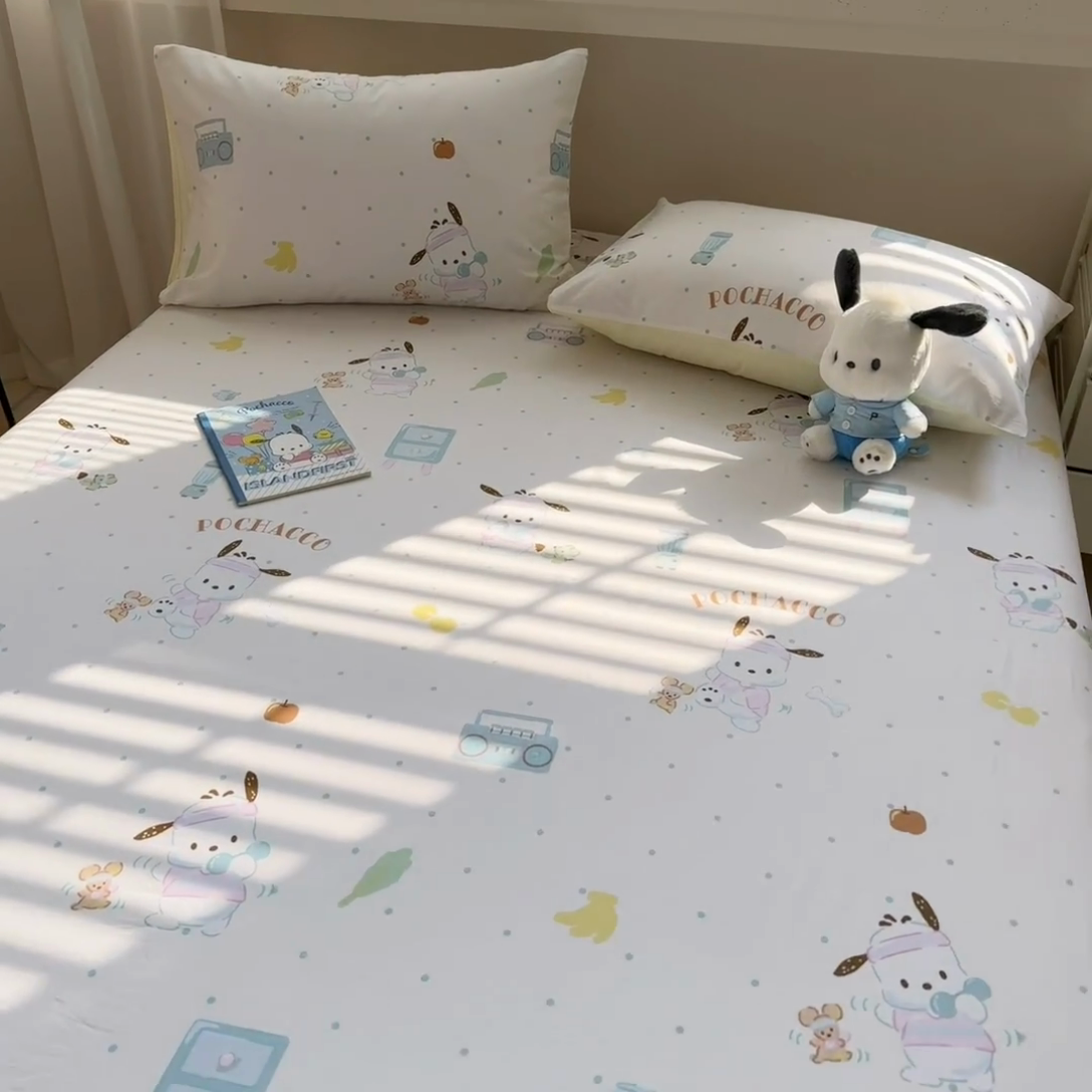 91家纺网 家纺一手货源 找家纺 呗旺鹿 2025新款正版三丽鸥全棉13372单品床笠 运动帕恰狗