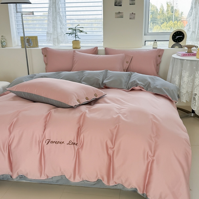 91家纺网 家纺一手货源 找家纺 艾迪尚家纺 2025新款A类纯色双拼长绒棉纯棉刺绣系列单品被套 被套单件（有单品 可定制） 粉灰谧语