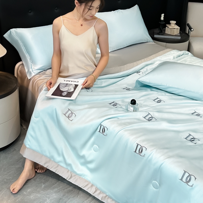 91家纺网 家纺一手货源 找家纺 满羽家纺 2025新款凉感冰丝夏被夏凉被空调被四件套 DC-兰灰