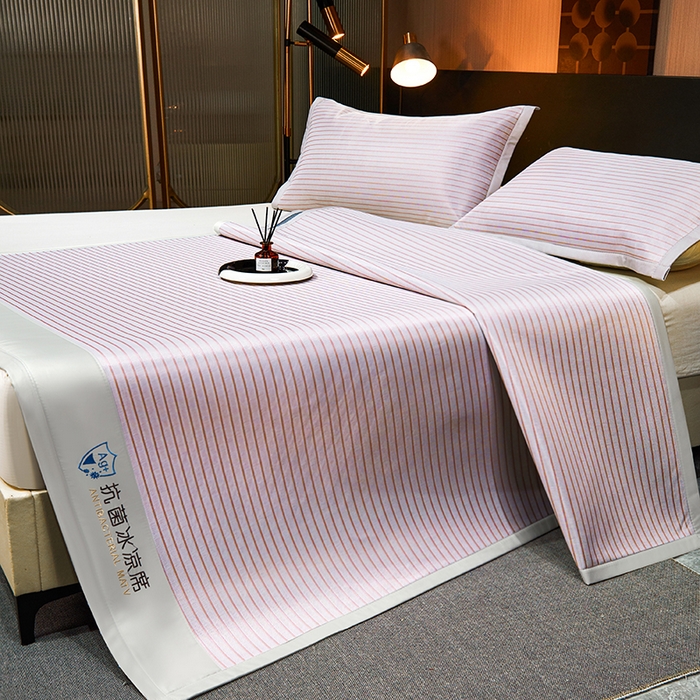 91家纺网 家纺一手货源 找家纺 999家纺 2025新款轻柔丝抗菌冰丝藤凉席（复合三明治款）宽包刺绣冰丝软席藤席 冰川-暖玉粉