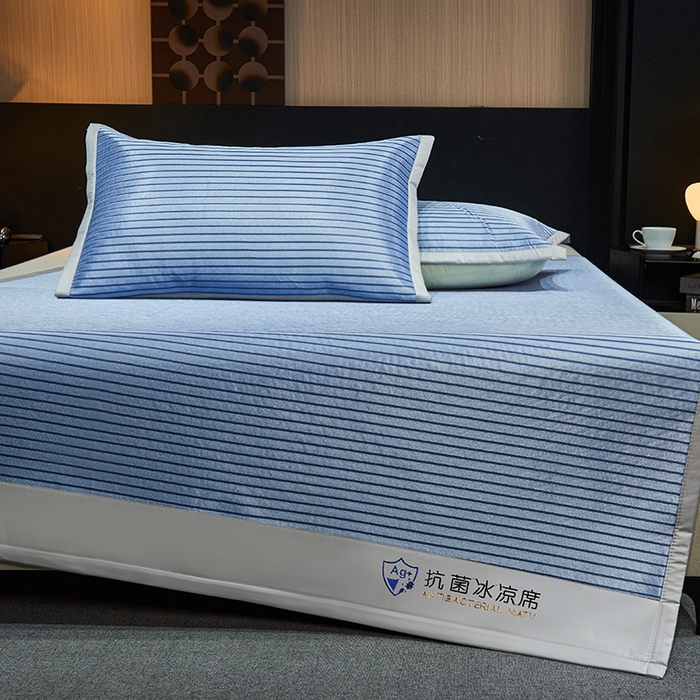 91家纺网 家纺一手货源 找家纺 999家纺 2025新款轻柔丝抗菌冰丝藤凉席（复合三明治款）宽包刺绣冰丝软席藤席 抗菌三明治冰丝藤席冰川-绅士蓝