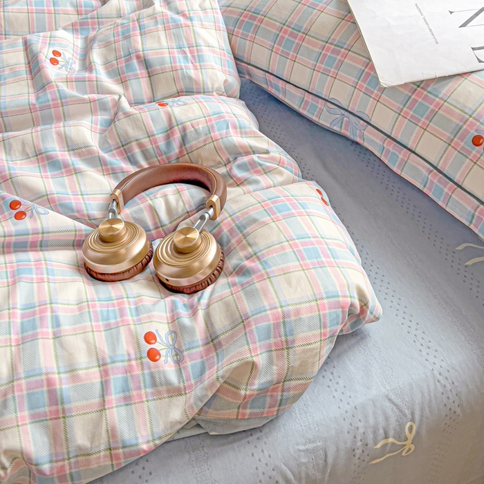 91家纺网 家纺一手货源 找家纺 暖芯优选 2025新款全棉纯棉一字绣四件套系列 樱桃派