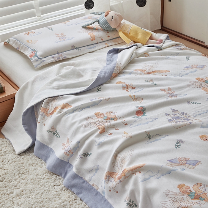 91家纺网 家纺一手货源 找家纺 荷马之梦 2025新款天竹系列—A类原创印花天竹纤维四层纱儿童盖毯 飞马小王子