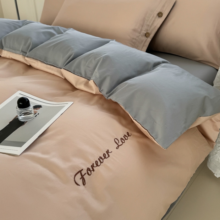 91家纺网 家纺一手货源 找家纺 2025新款A类纯色双拼长绒棉纯棉刺绣四件套 杏灰双韵