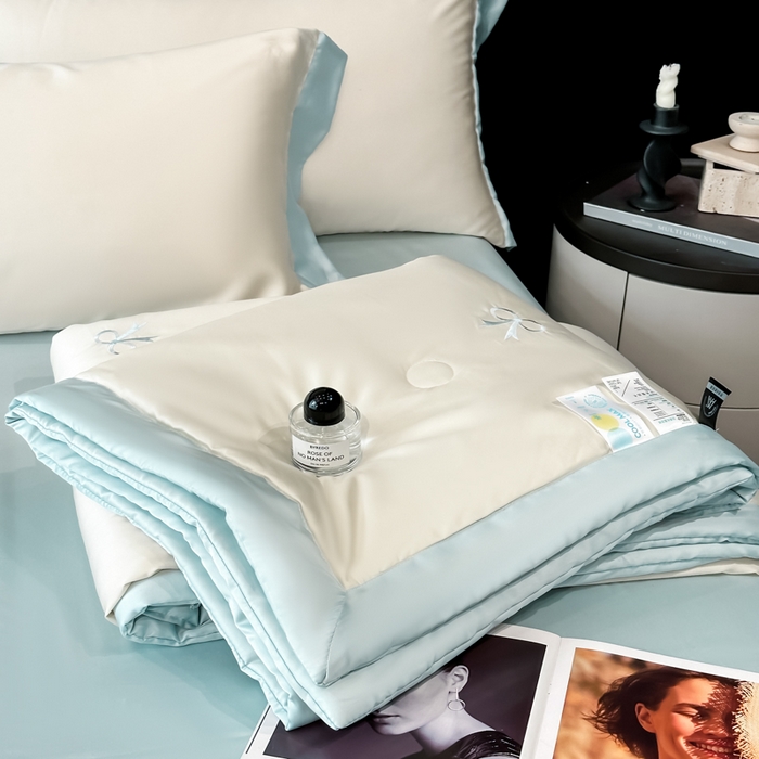 91家纺网 家纺一手货源 找家纺 满羽家纺 2025新款凉感冰丝夏被夏凉被空调被四件套 蝴蝶结-奶白兰