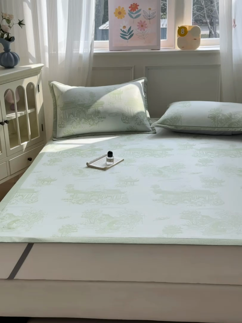 91家纺网 家纺一手货源 找家纺 花漾家居 2025新款A类色织提花PE凉感丝凉席三件套床单床笠款 床单款-江南绿