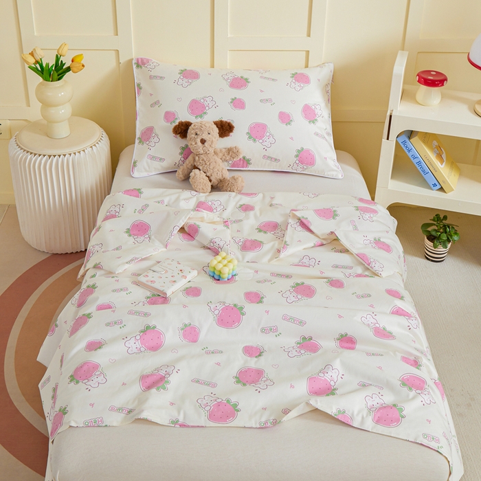 91家纺网 家纺一手货源 找家纺 ds生活馆 2025新款儿童学生纯棉精梳棉系列单夏被 草莓生活