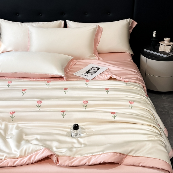 91家纺网 家纺一手货源 找家纺 满羽家纺 2025新款凉感冰丝夏被夏凉被空调被四件套 郁金香-奶白粉